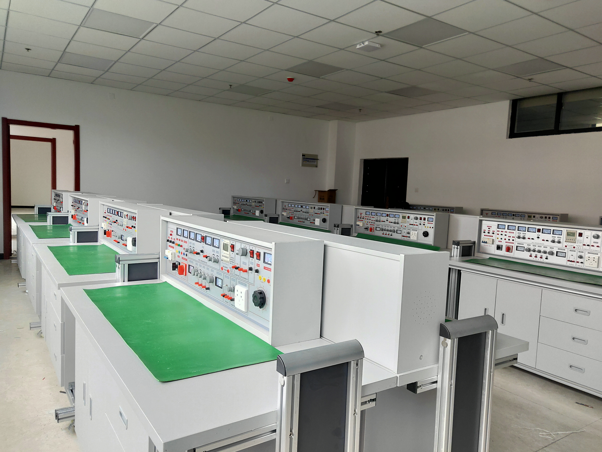 ͨ��������늹�����ӡ��������һ��(sh��)�(y��n)�ҳ����O(sh��)��