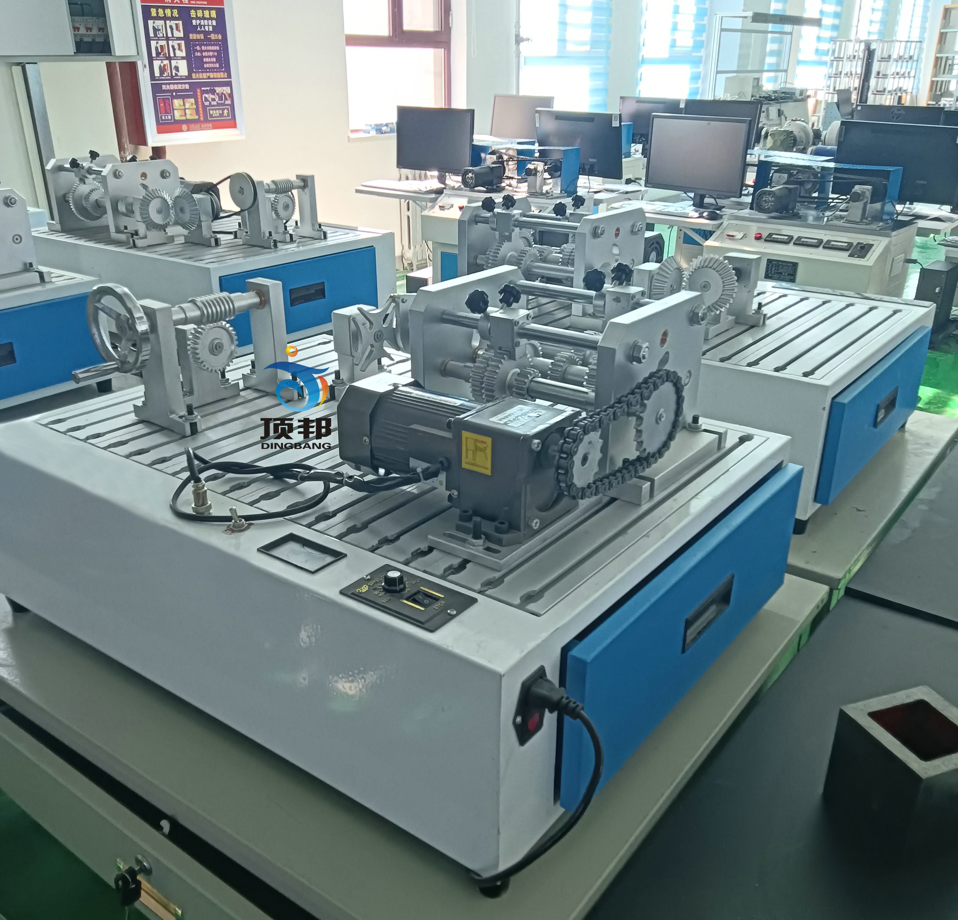 機(jī)械系統(tǒng)傳動(dòng)創(chuàng)新組合設(shè)計(jì)實(shí)驗(yàn)臺(tái)