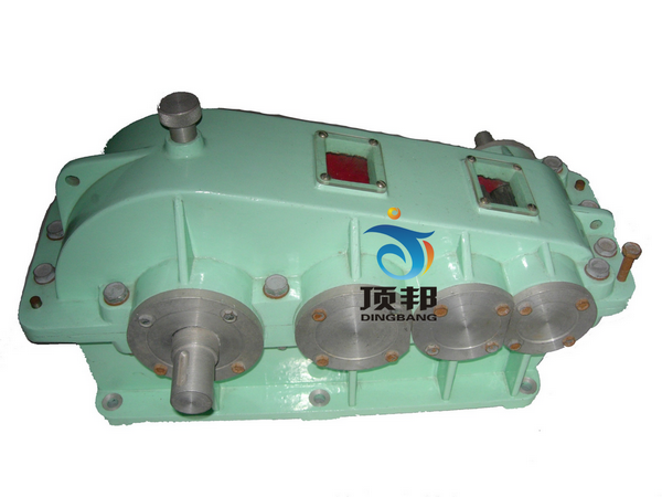 三級(jí)圓柱齒輪減速器