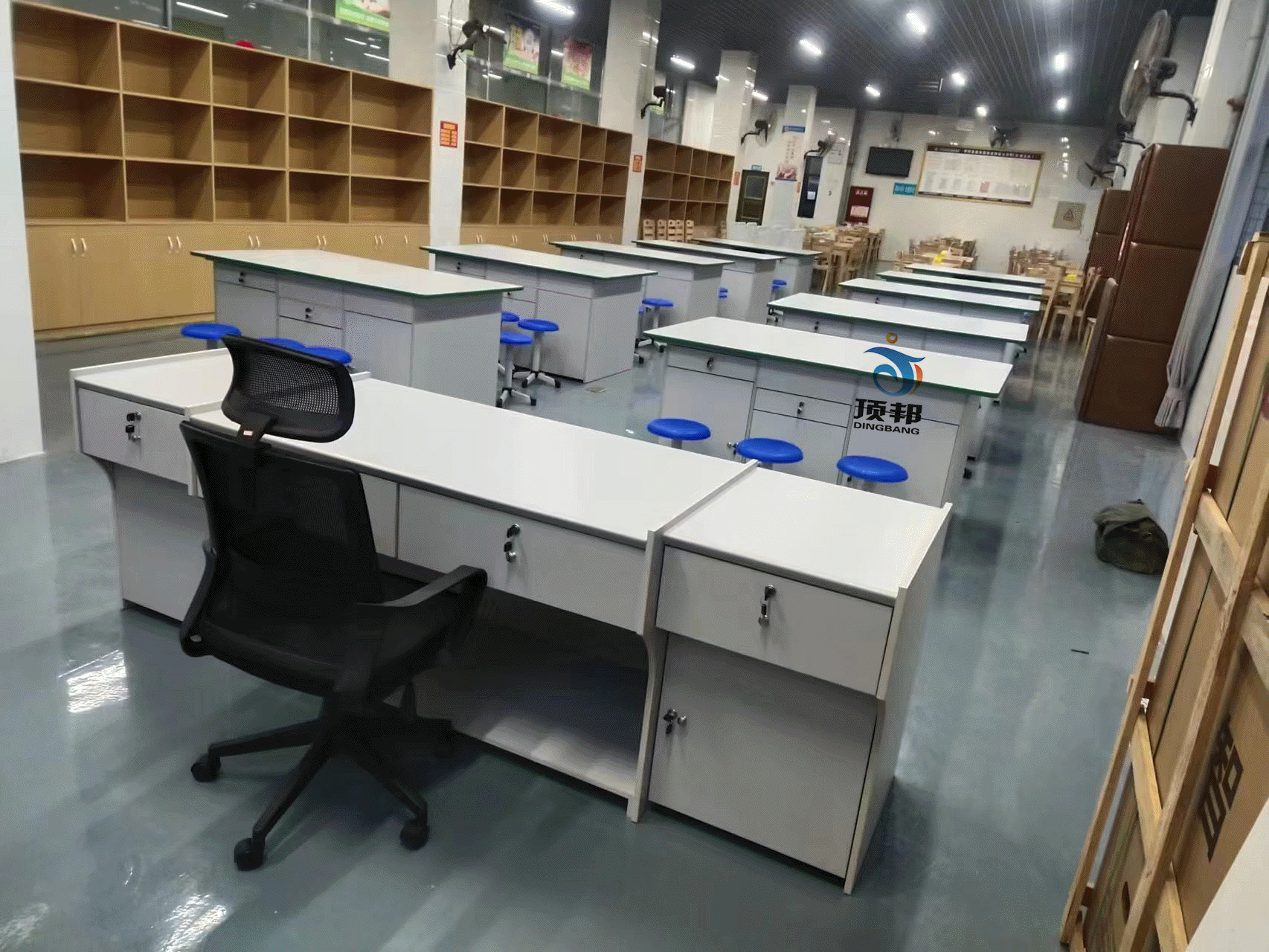 小學(xué)勞技實(shí)驗(yàn)室設(shè)備