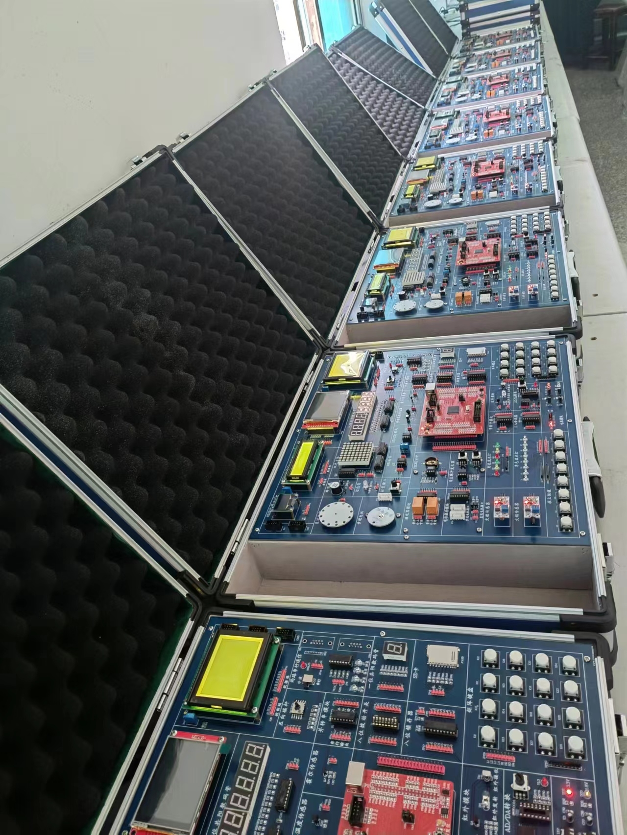 嵌入式單片機(jī)實(shí)驗(yàn)箱