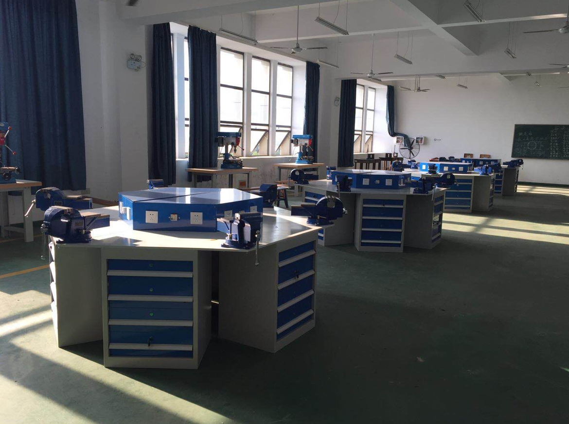 六角鉗工工作臺