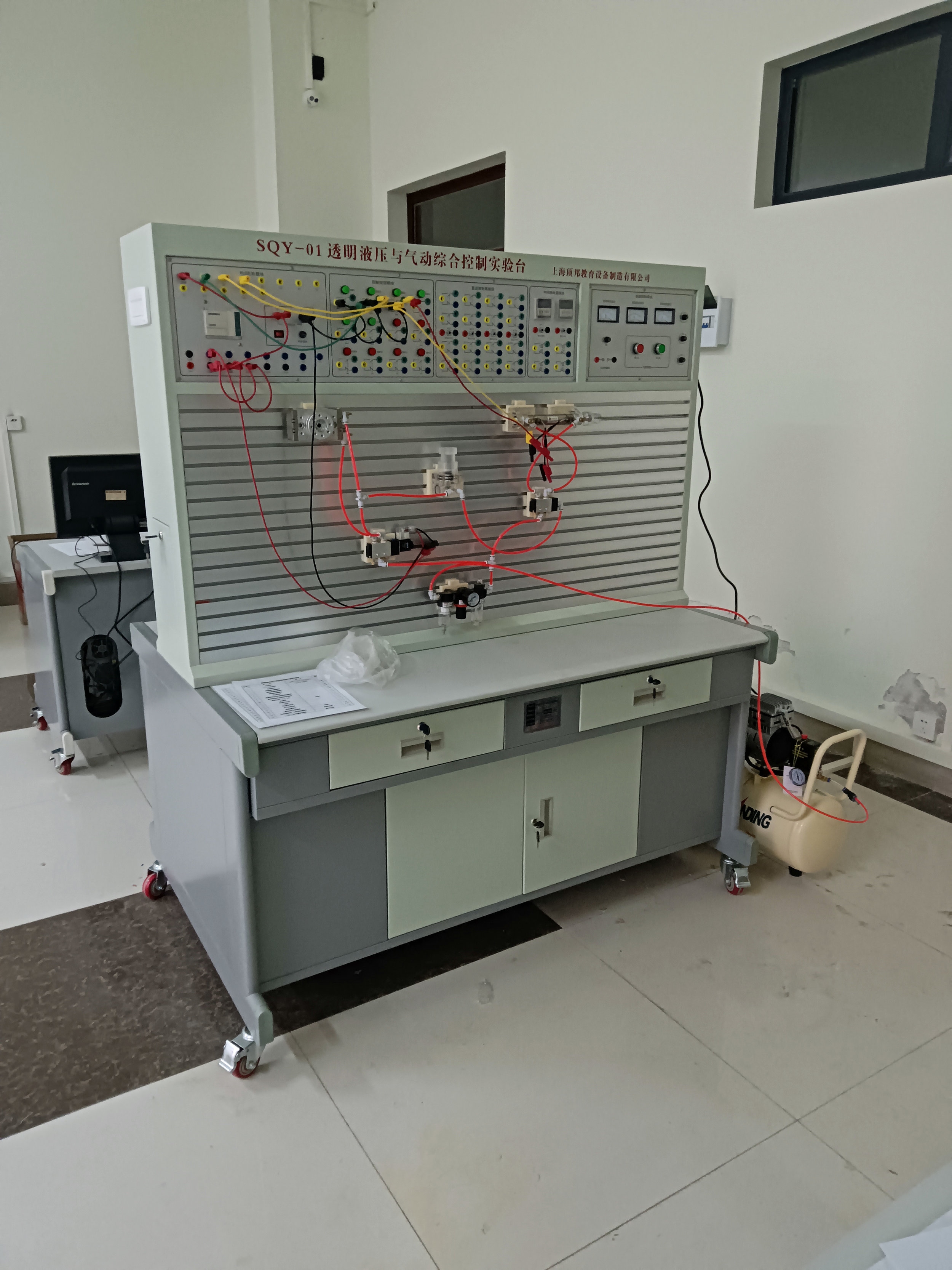 透明液壓與氣動綜合控制實驗臺