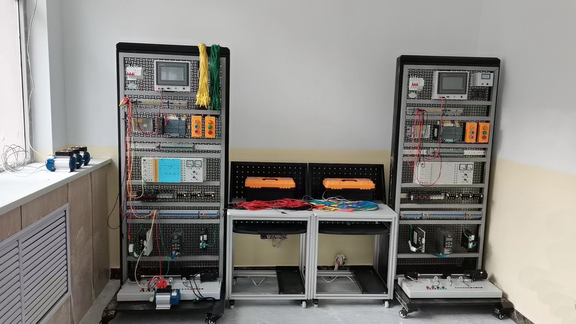 工業(yè)自動(dòng)化網(wǎng)絡(luò)控制實(shí)訓(xùn)平臺(tái)