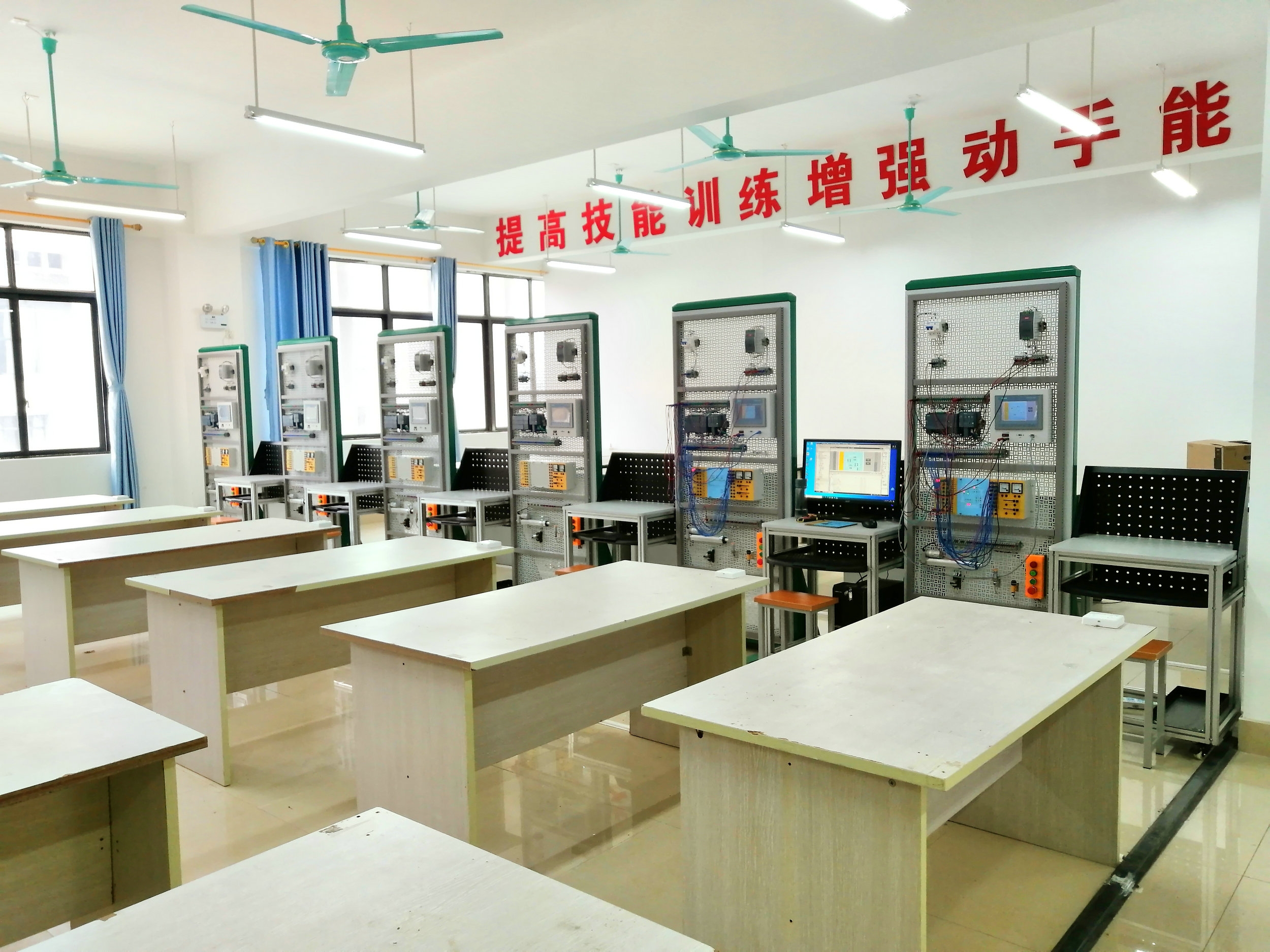 工業(yè)自動(dòng)化網(wǎng)絡(luò)控制實(shí)訓(xùn)平臺(tái)