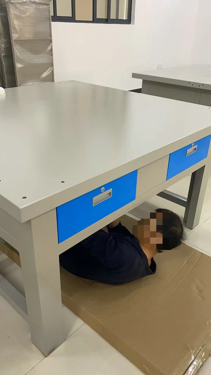 鉗工工作臺(tái)