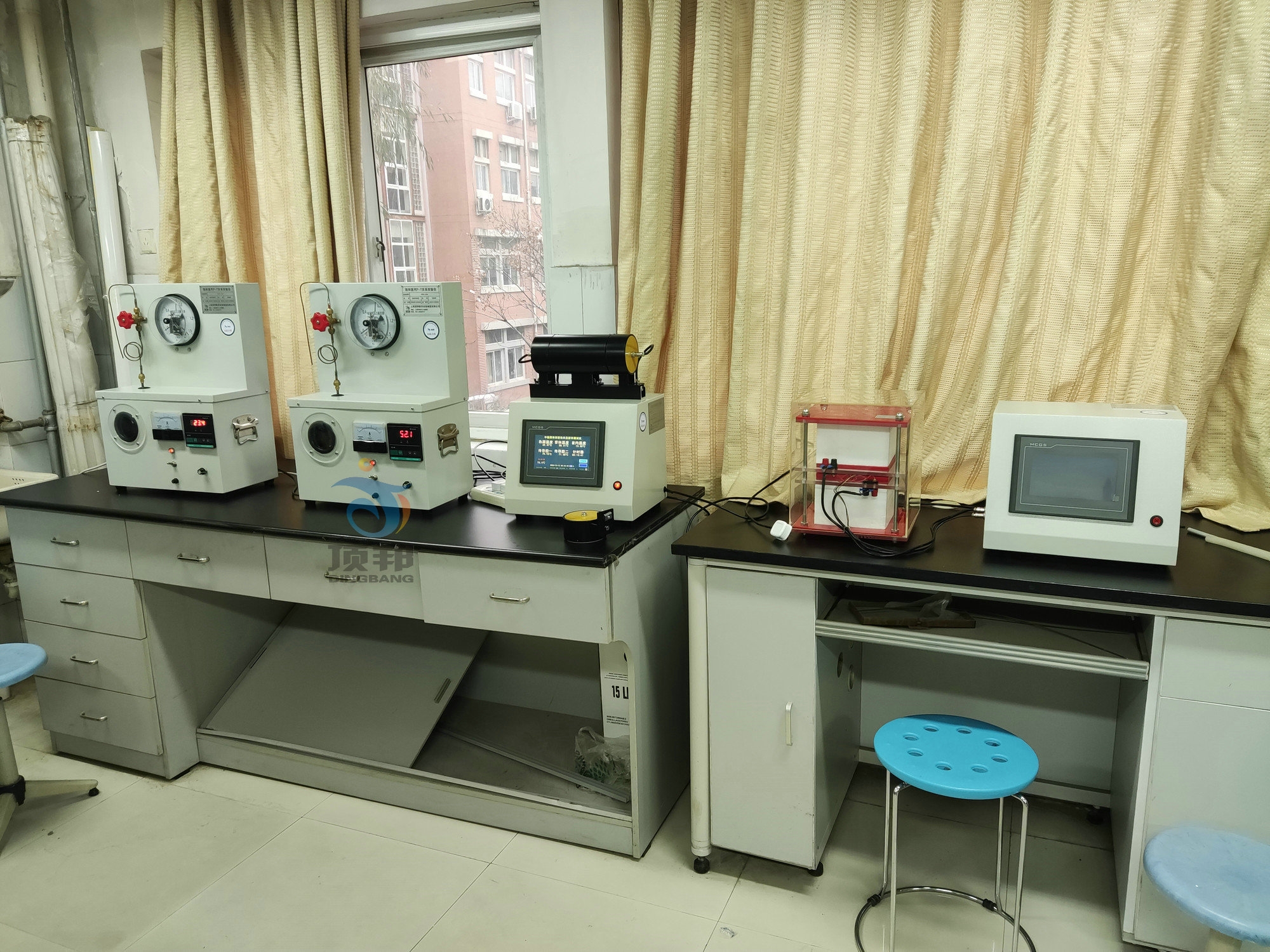 �����P-T�P(gu��n)ϵ���x