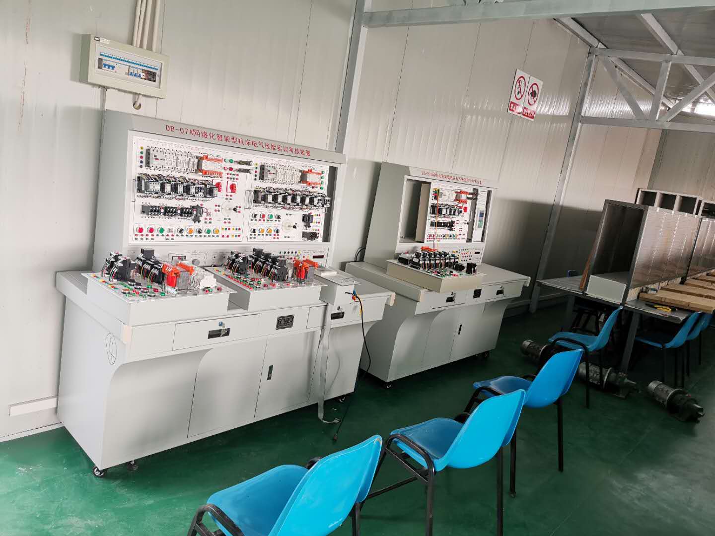 網(wǎng)絡(luò)化智能型機(jī)床電氣技能實(shí)訓(xùn)考核裝置